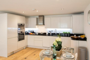Finchley Central - Luxury 2 bed ground floor apartment